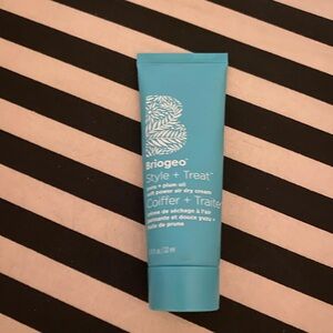 Briogeo Style + Treat Soft Powder Dry Cream